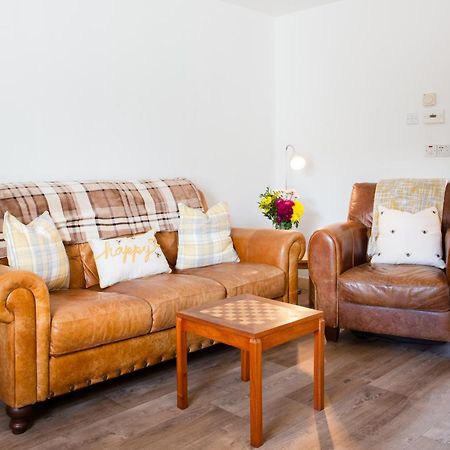 Mike'S 3-Bedroom Countryside Cottage Alness Exteriör bild