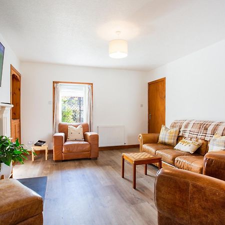 Mike'S 3-Bedroom Countryside Cottage Alness Exteriör bild