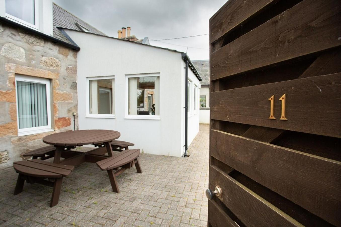 Mike'S 3-Bedroom Countryside Cottage Alness Exteriör bild