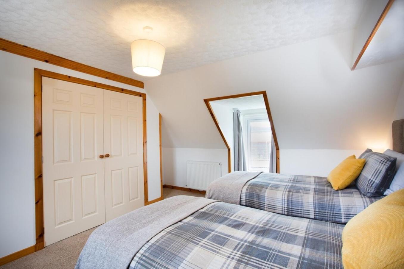 Mike'S 3-Bedroom Countryside Cottage Alness Exteriör bild