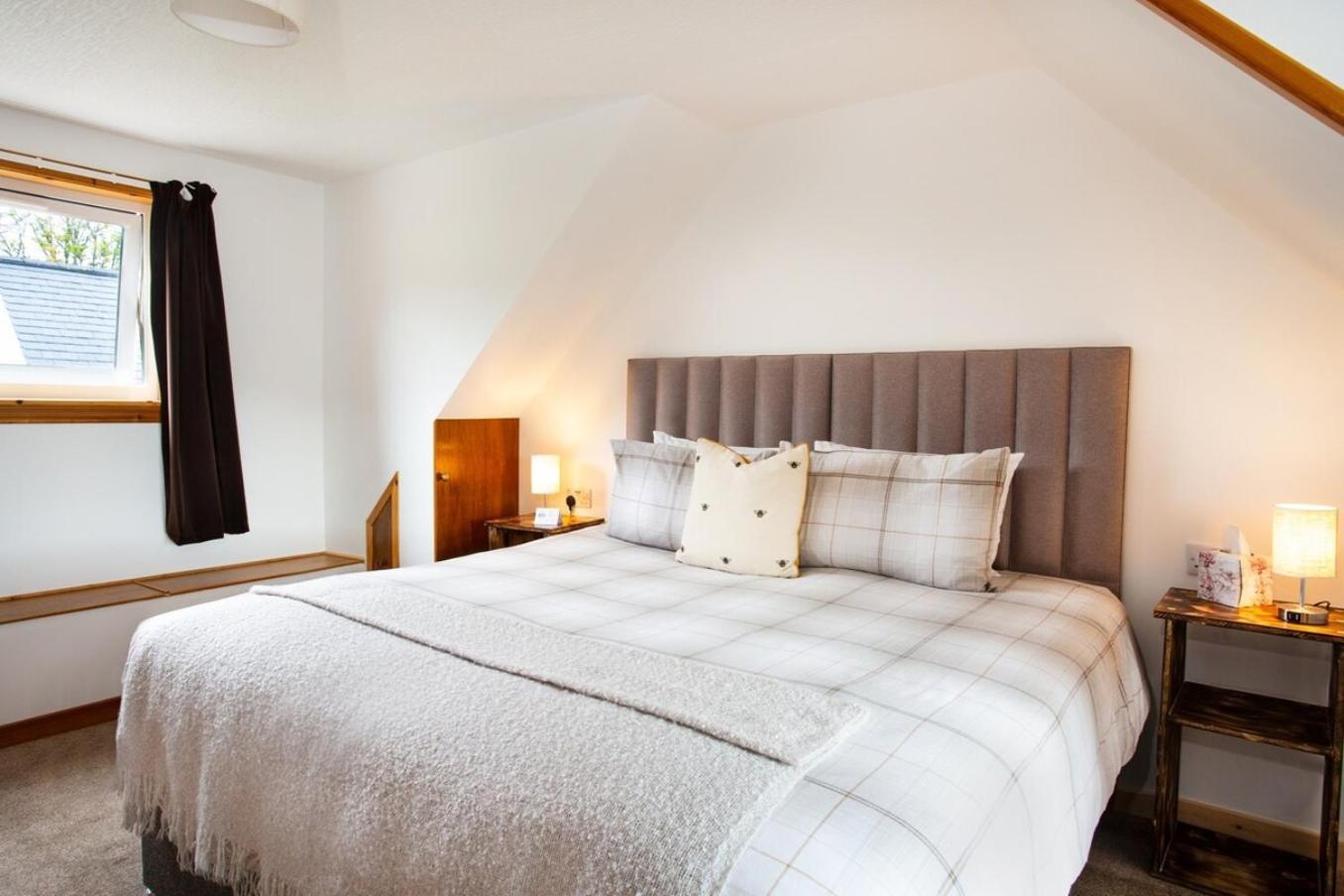 Mike'S 3-Bedroom Countryside Cottage Alness Exteriör bild