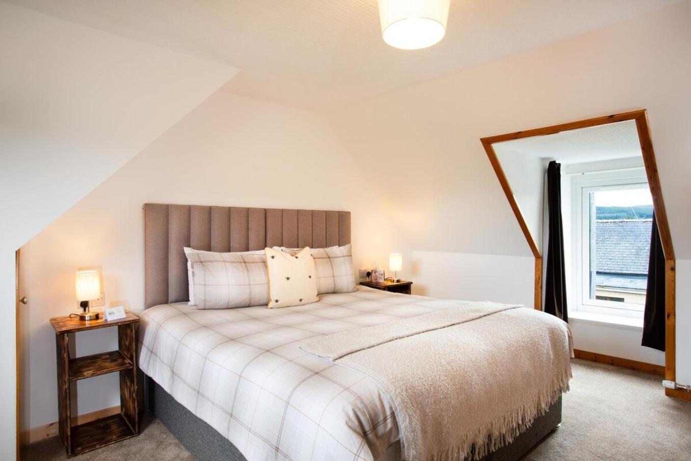 Mike'S 3-Bedroom Countryside Cottage Alness Exteriör bild