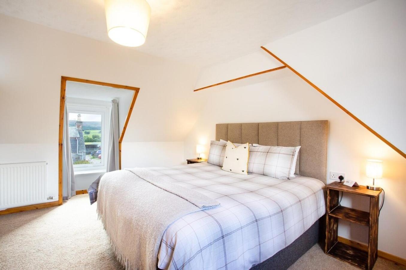 Mike'S 3-Bedroom Countryside Cottage Alness Exteriör bild