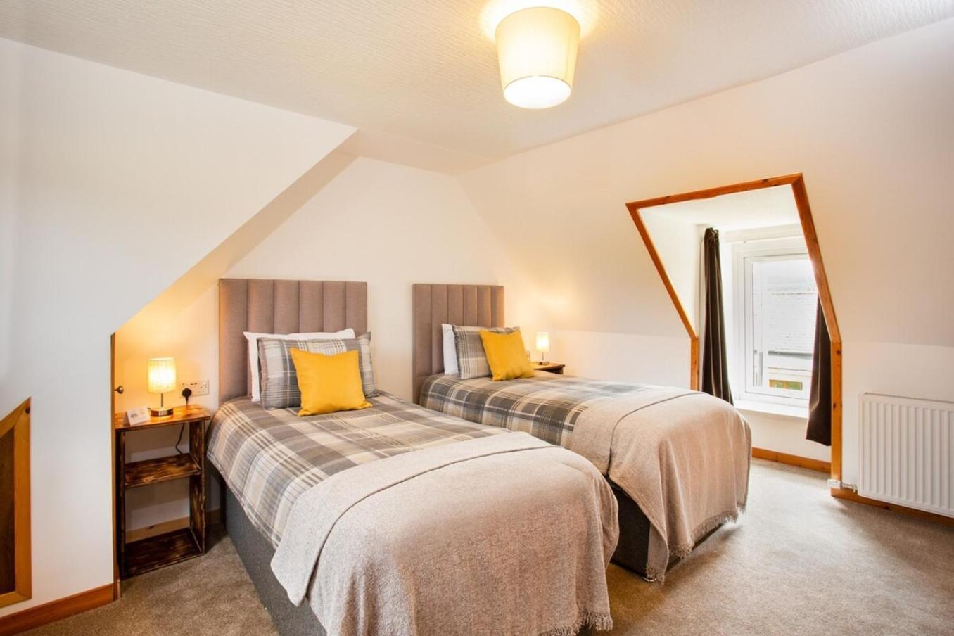 Mike'S 3-Bedroom Countryside Cottage Alness Exteriör bild