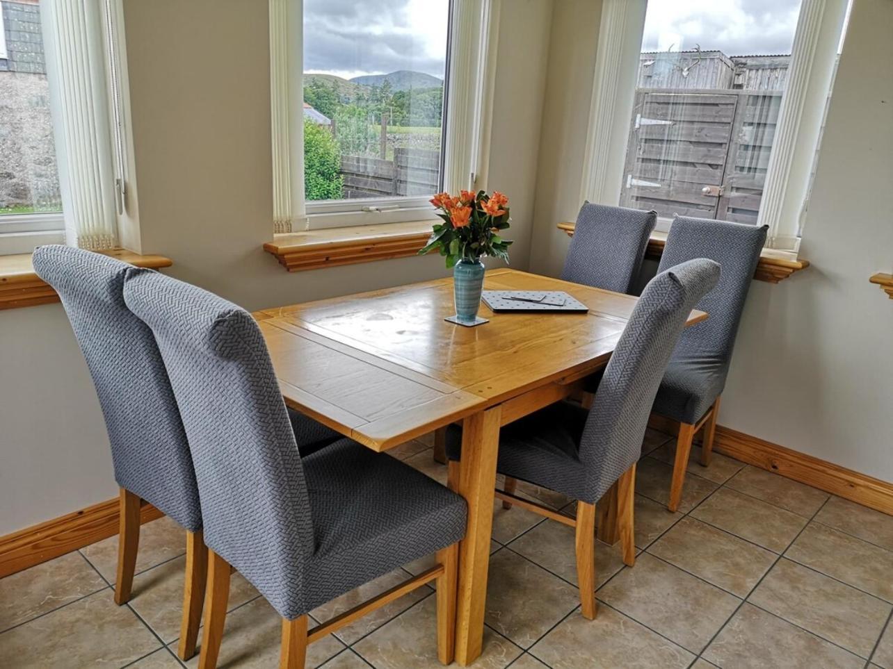 Mike'S 3-Bedroom Countryside Cottage Alness Exteriör bild