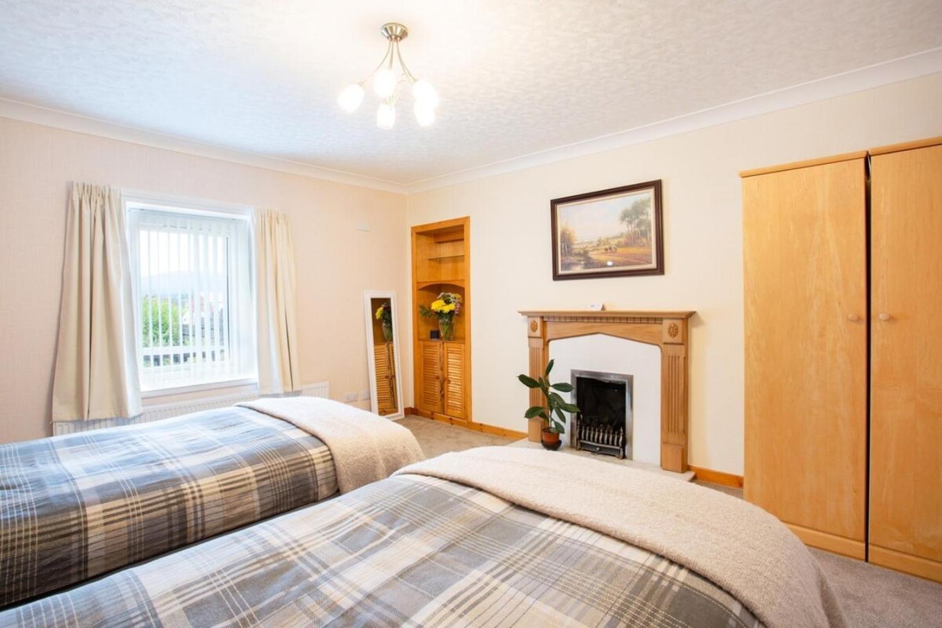 Mike'S 3-Bedroom Countryside Cottage Alness Exteriör bild