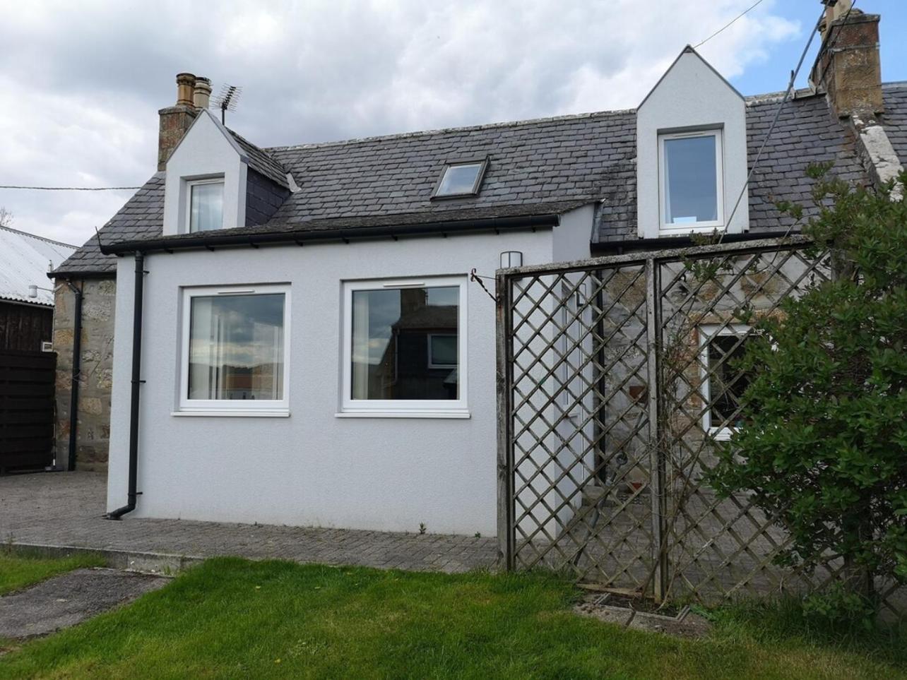 Mike'S 3-Bedroom Countryside Cottage Alness Exteriör bild