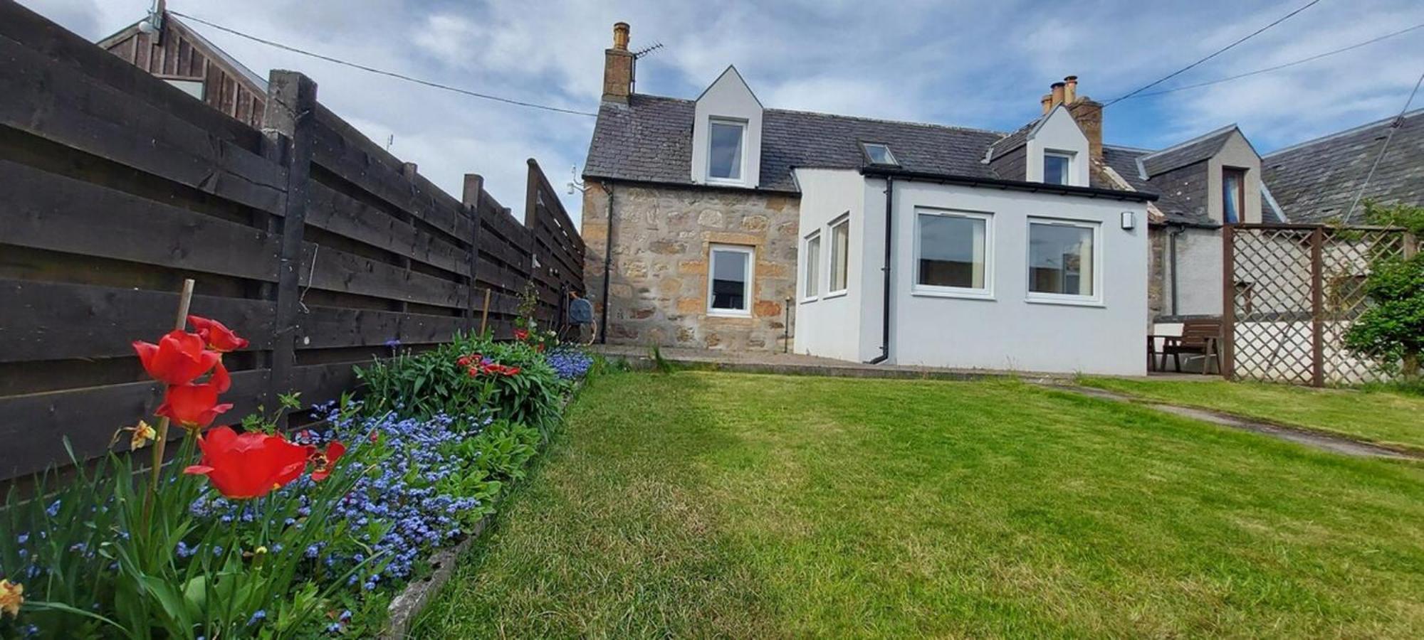 Mike'S 3-Bedroom Countryside Cottage Alness Exteriör bild